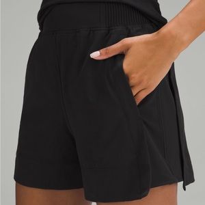 Lululemon stretch woven relaxed-fit high-rise short 4”